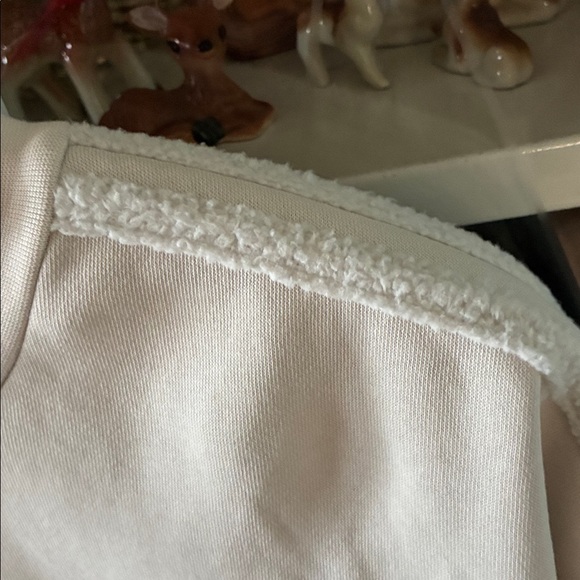 Adidas sz S Women's Cream Cropped Sweatshirt like new! - Picture 4 of 6